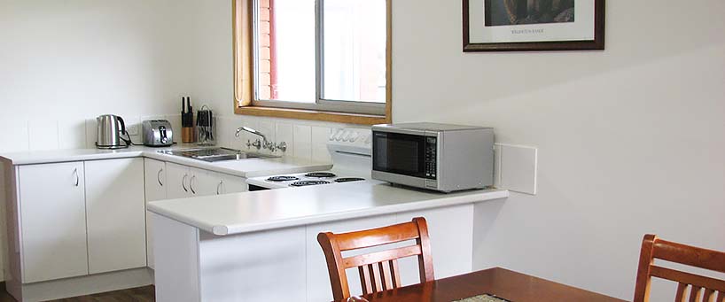 Kitchen dining 60 Franklin Street Swansea Tas API Leisure & Lifestyle.jpg (1) (1) (1)